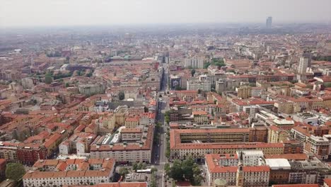 Italien-Sonnentag-Mailand-Stadt-Verkehr-Straße-aerial-Panorama-4k