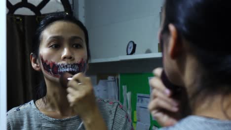 Mujer-fantasma-en-la-noche-de-halloween