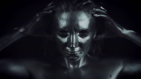 4K-Horror-Woman-with-Silver-Metallic-Make-up,-zoom-in-to-Face