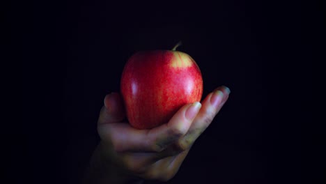 4K-Horror-Serpent-Makeup-Woman-Holding-Apple