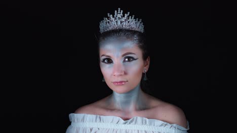 4K-Halloween-Woman-in-White-Queen-Costume-Posing