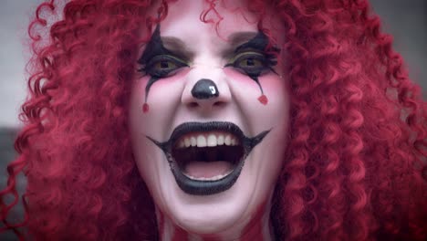 4-k-Halloween-Horror-Clown-Frau-mit-Böses-Lachen