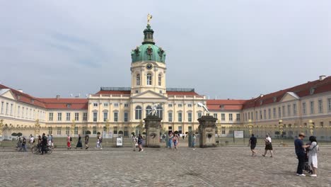 Schloss-Charlottenburg-in-Berlin---Deutschland.