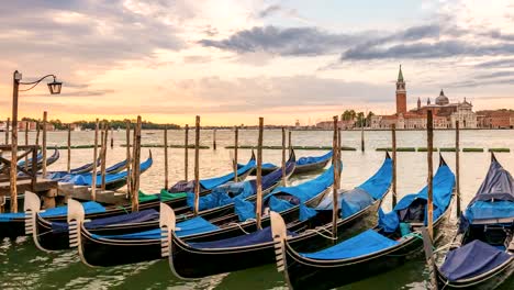 Venice-city-skyline-sunrise-timelapse-and-Venice-Gondola-boat,-Venice,-Italy-4K-Time-lapse