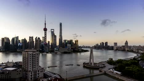 4K-Zeitraffer-der-Skyline-von-Shanghai-und-Stadtbild-im-Morgengrauen