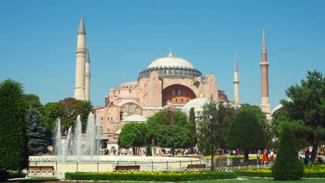 Outside-view-of-Hagia-Sophia-Museum---Istanbul,-Turkey