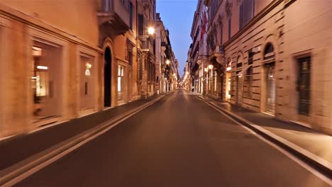 Die-Via-Del-Corso,-die-Main-Street-im-Zentrum-von-Rom,-Italien---Hyper-verfallen.
