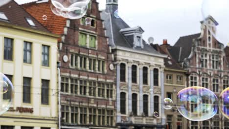 Soap-bubbles-in-centre-of-Ghent.