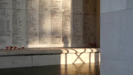 Ersten-Weltkrieg-in-Belgien:-Ypern-heute,-(Menen)-Menin-Gate-Memorial