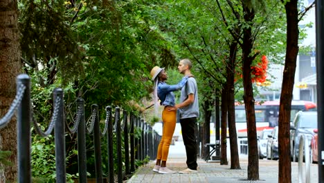 Couple-embracing-each-other-in-the-city-4k