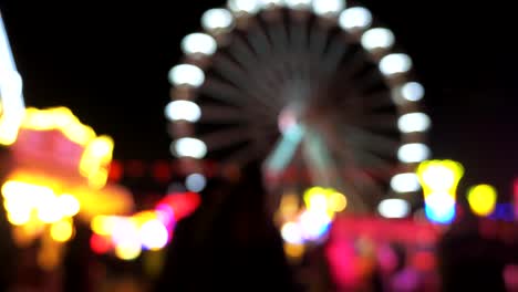 Luces-de-Navidad.-El-ambiente-festivo.-Fondo.-Año-nuevo.-Navidad.-Feria.-Parque-de-atracciones.