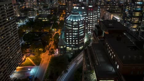 City-Nacht-Skyline-Autos-fahren-in-Toronto