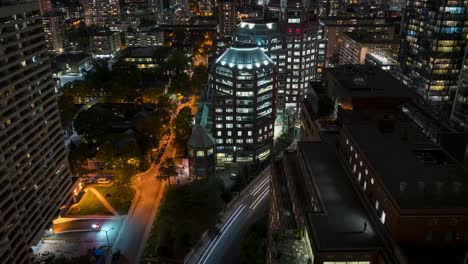 Ciudad-noche-horizonte-coches-en-Toronto