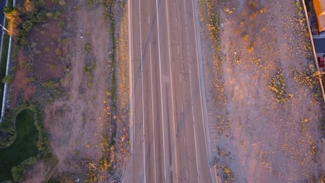 Hermosa-vista-aérea-de-Arizona-de-la-carretera-sin-fin-del-infinito