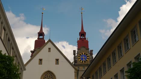 día-tiempo-Winterthur-ciudad-principal-de-la-iglesia-cámara-lenta-panorama-4k-Suiza