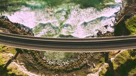 Malerische-Küstenstraße-entlang-der-Sea-Cliff-bridge