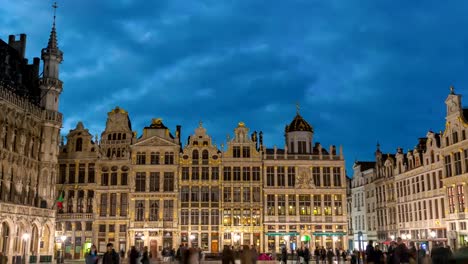 Bruselas-Bélgica-lapso-de-tiempo-4K,-horizonte-de-la-ciudad-noche-timelapse-en-Grand-Place-Square