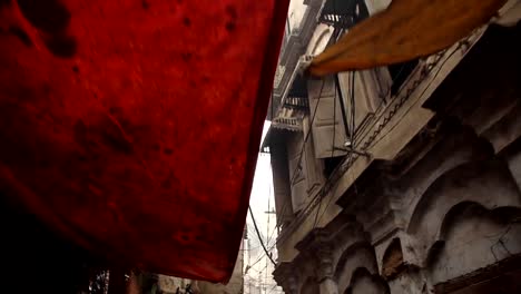 Narrow-Streets:-Varanasi,-India