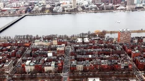 De-Boston,-Massachusetts,-junto-al-río-Charles