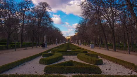 Luz-de-sol-y-Sombra-retiro-Parque-Callejón-de-panorama-4-K-lapso-de-tiempo-madrid,-España