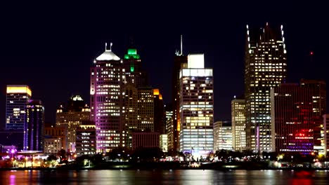 Timelapse-of-the-Detroit-skyline-at-night-across-river