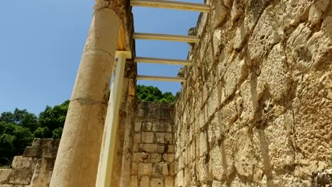 Überreste-des-Daches-im-alten-Tempel-in-Israel