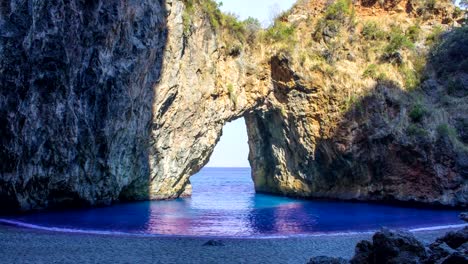 San-Nicola-Arcella,-Arco-Magno-Strand-und-Felsen,-Süditalien,-Kalabrien,-Zeitraffer