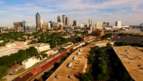 Skyline-de-Atlanta-Georgia-Rush-hora-tráfico-atardecer-centro-ciudad