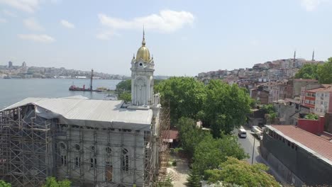 Bulgarische-eiserne-Kirche-im-Stadtteil-Balat,-Istanbul,-Türkei