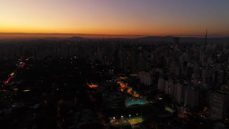 Aerial-View-Sao-Paulo-City-Sonnenuntergang-pünktlich,-Brasilien