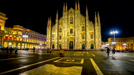 Time-Lapse-of-People-Milan-Cathedral-,-Milan-Italy