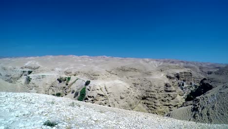 Canyon-of-Wady-Kelt-River-near-Sfantul-Gheorghe-Hozevitul-(Saint-George)-monastery,-Pustynia-Judzka