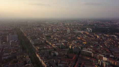 Italien-Sonnenuntergang-Himmel-Mailand-Stadtbild-aerial-Panorama-4k