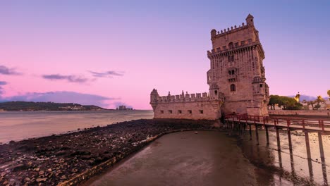 Torre-de-timelapse-Belem-en-Lisboa-durante-el-crepúsculo,-Portugal