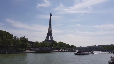 Torre-Eiffel-en-París-Francia.