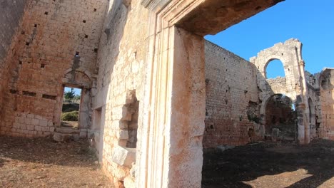 Steady-Cam-Shot-der-antiken-Stadt-von-Kanlidivane-in-Mersin,-Türkei.