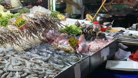 Küche-und-Meeresfrüchte-in-Chinatown-von-Bangkok