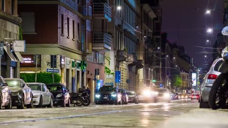 Italien-Nacht-beleuchtet-Mailand-Stadt-Verkehr-Straße-Panorama-4k-Zeitraffer