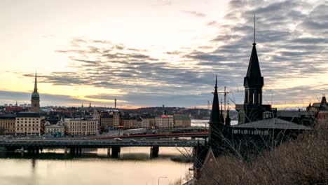 Lapso-de-tiempo-Stockholm-Suecia-4K,-ciudad-skyline-noche-a-día-amanecer-timelapse-en-Gamla-Stan-y-Slussen