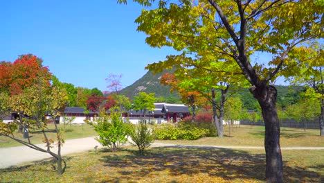 Gyeongbokgung-palace-in-autumn-of-South-Korea