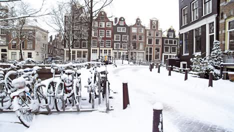 Es-schneit-in-Amsterdam-Niederlande-im-winter