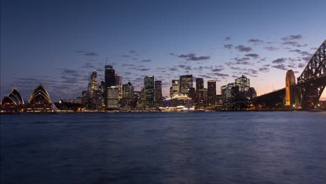 Horizonte-de-la-ciudad-de-Sydney-en-la-noche