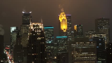 Skyline-von-Minneapolis-in-einer-Winternacht---Antenne