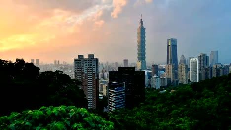 Edificios-horizonte-y-el-centro-de-ciudad-de-Taipei,-Taiwán