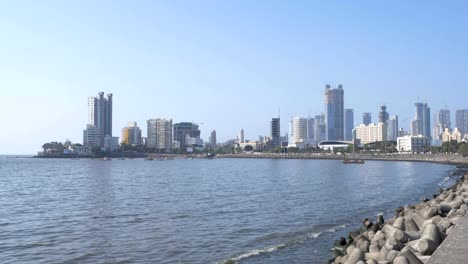 Paisaje-urbano-del-horizonte-de-Bombay-cerca-del-enlace-marítimo-de-Worli,-India.