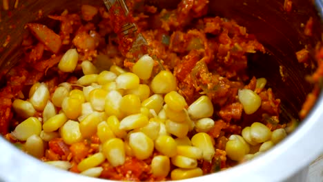 Closeup-of-corn-in-street-food-in-Mumbai-Streets,-India