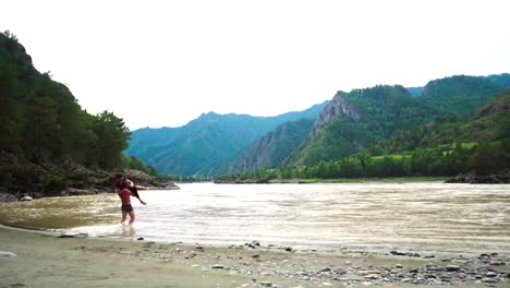 people-bathe-in-the-river