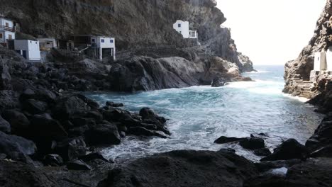 Piratenhöhle-Poris-de-Candelaria,-eine-versteckte-Touristenattraktion-in-der-Nähe-von-Tijarafe