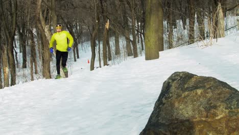 Trail-runners-training-in-the-city