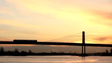 Mañana-línea-puente-de-tren-de